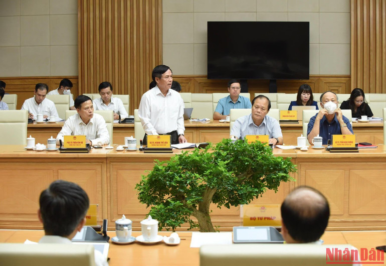 Các đại biểu phát biểu tại hội nghị.