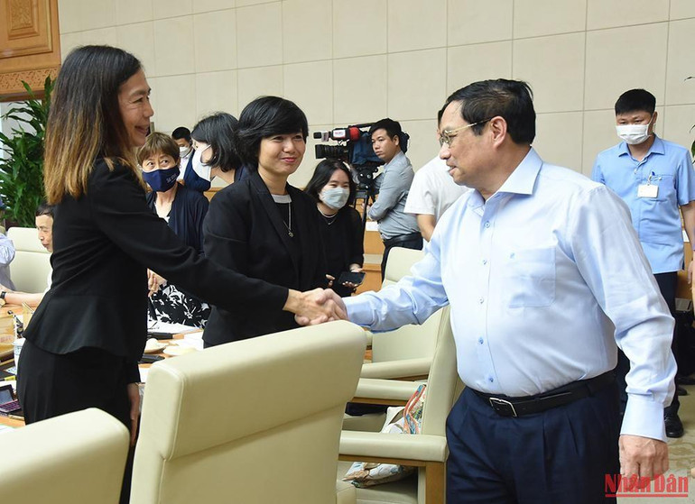 Thủ tướng Phạm Minh Chính với các chuyên gia, nhà khoa học và tổ chức quốc tế tại Việt Nam.