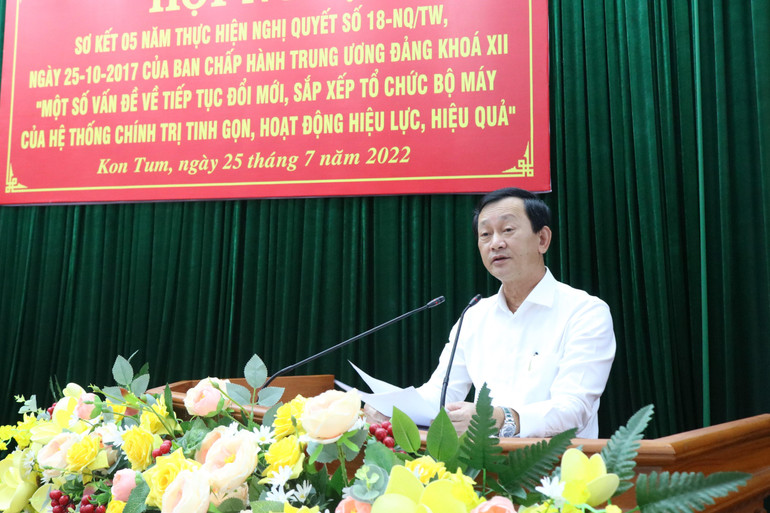 Đồng chí Dương Văn Trang phát biểu kết luận Hội nghị.