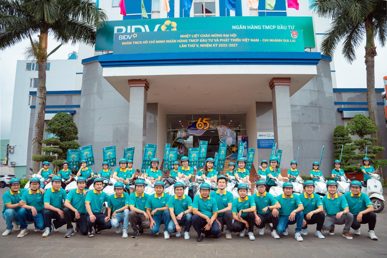 Đoàn Thanh niên BIDV Gia Lai trong một chiến dịch ra quân. Đoàn Thanh niên BIDV Gia Lai trong một chiến dịch ra quân.