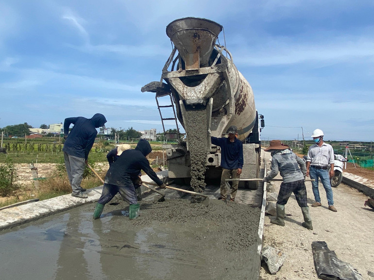 Hoàn thiện, đấu nối hạ tầng giao thông tại đảo Lý Sơn là nền tảng vững giúp kinh tế nông nghiệp và vùng biển phát triển hơn nữa.