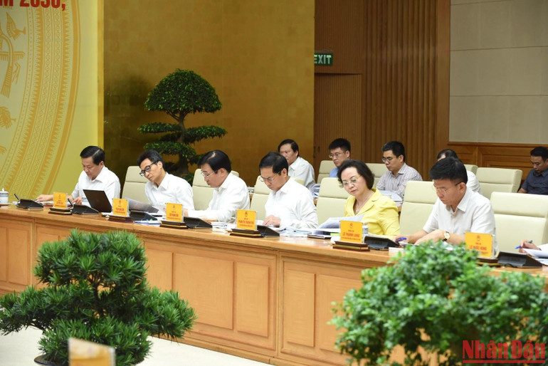 Các đồng chí Phó Thủ tướng và lãnh đạo bộ, ban, ngành tham dự hội nghị.