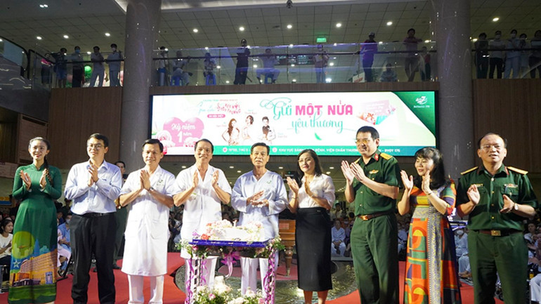 Một năm qua, Chương trình đã làm phong phú thêm đời sống văn hóa tại bệnh viện. (Ảnh: Thế Anh)