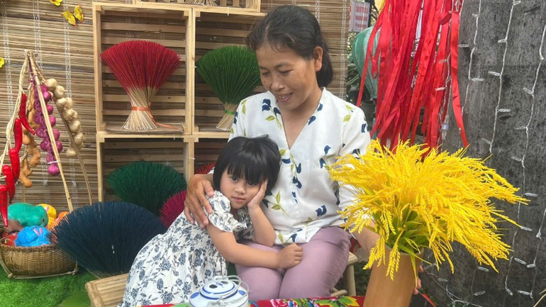 Chị Trúc Ly và bé gái đầu lòng 4 tuổi.