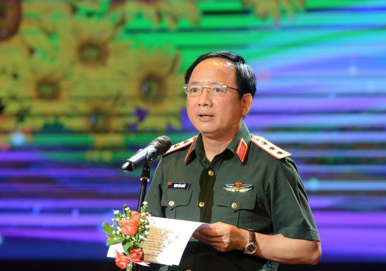 Thượng tướng Trịnh Văn Quyết, Ủy viên Trung ương Đảng, Ủy viên Quân ủy Trung ương, Phó Chủ nhiệm Tổng cục Chính trị Quân đội nhân dân Việt Nam phát biểu tại liên hoan.