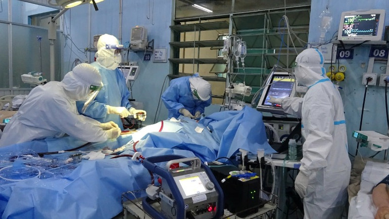 Tập thể y bác sĩ Khoa Hồi sức Cấp cứu nỗ lực trong công tác thu dung, cấp cứu, điều trị, chăm sóc sức khỏe bộ đội và người dân, đặc biệt trong đại dịch Covid-19.