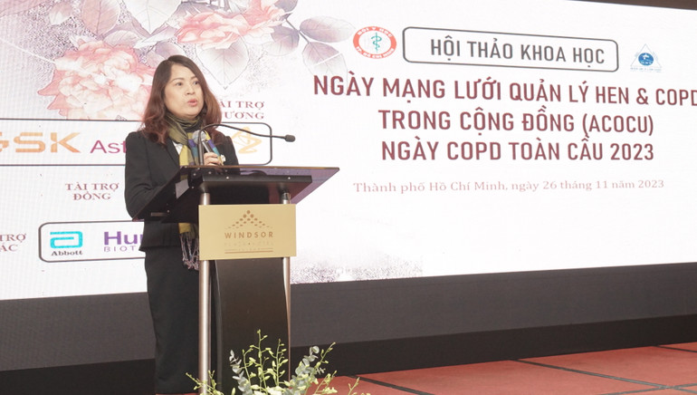 Bà Nguyễn Thị Thu Hằng, Phó giám đốc Bảo hiểm Xã hội Thành phố Hồ Chí Minh phát biểu tại hội thảo.