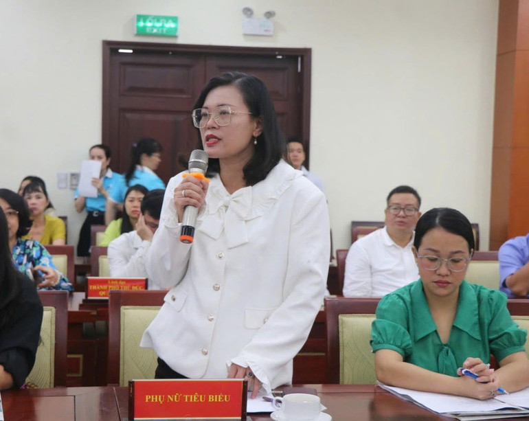 PGS, TS, BS Hoàng Thị Diễm Tuyết, Giám đốc Bệnh viện Hùng Vương nêu ý kiến, hiện nay cán bộ nữ tham gia hoạt động quản lý, lãnh đạo trong ngành y tế còn hạn chế.