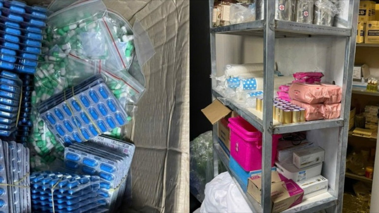 Hình ảnh căn phòng sau kệ đồ và các viên nhộng không rõ nguồn gốc, xuất xứ được ghi nhận tại cơ sở.