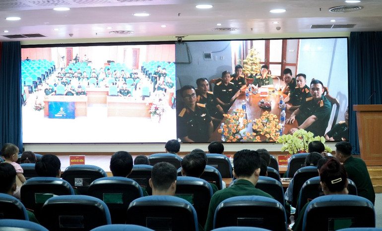 Quang cảnh buổi gặp mặt. Quang cảnh buổi gặp mặt.