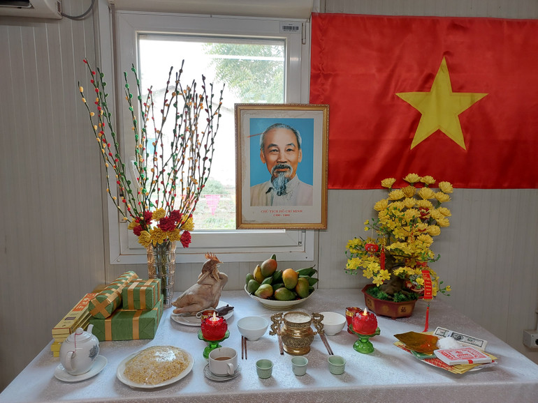 Bàn thờ Tổ quốc do Khoa Ngoại Bệnh viện dã chiến cấp 2 số 5 trang trí.