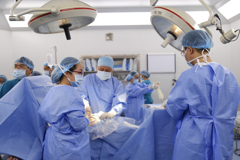 Ekip đã thành công thông van động mạnh, bảo đảm an toàn cho cả người mẹ và em bé.