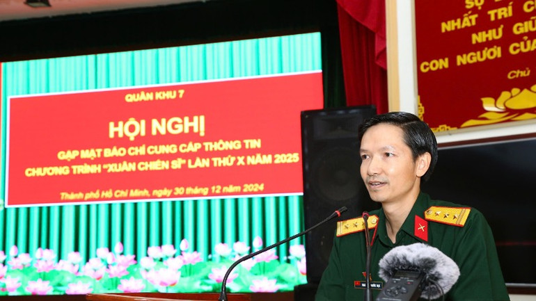 Thượng tá Nguyễn Phước Đạt, Trưởng Ban đại diện tại Thành phố Hồ Chí Minh, Trung tâm Phát thanh - Truyền hình Quân đội phát biểu ý kiến.
