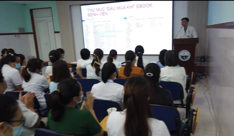 Bệnh viện Da liễu tổ chức tập huấn quy trình xử lý khi nghi ngờ ca đậu mùa khỉ cho nhân viên bệnh viện. Bệnh viện Da liễu tổ chức tập huấn quy trình xử lý khi nghi ngờ ca đậu mùa khỉ cho nhân viên bệnh viện.