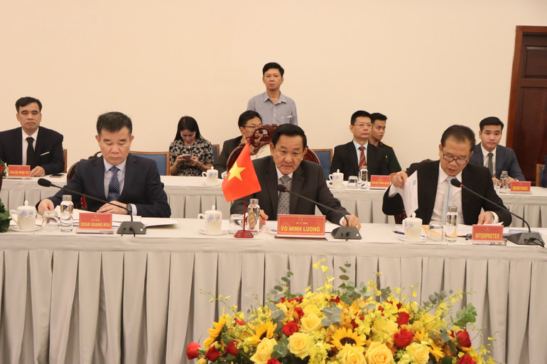 Thượng tướng Võ Minh Lương, Ủy viên Trung ương Đảng, Ủy viên Thường vụ Quân ủy Trung ương, Thứ trưởng Quốc phòng, Trưởng đoàn Việt Nam tại kỳ họp.