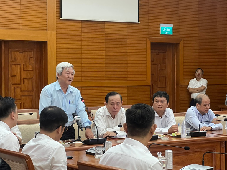 Bác sĩ Nguyễn Trung Hòa, Giám đốc Trung tâm Y tế quận Gò Vấp bày tỏ sự vui mừng khi các nhân viên y tế cộng đồng sẽ được hỗ trợ ngân sách để hoạt động....