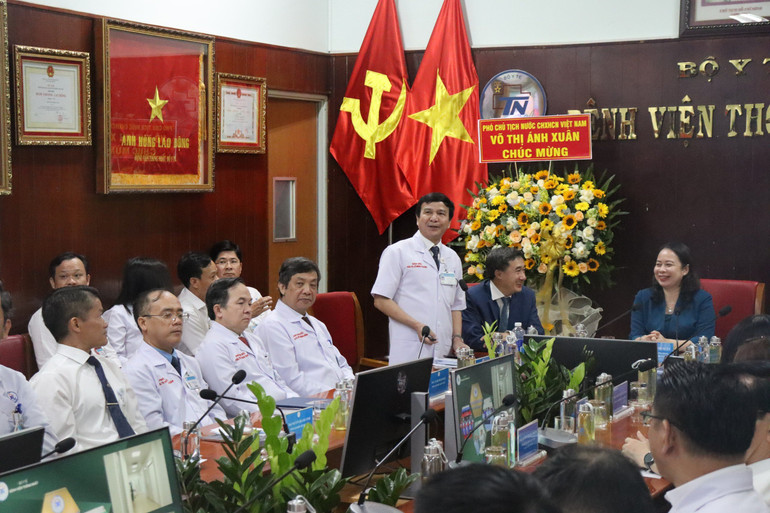 TS, BS Lê Đình Thanh, Giám đốc Bệnh viện Thống Nhất báo cáo những thuận lợi và khó khăn của bệnh viện.