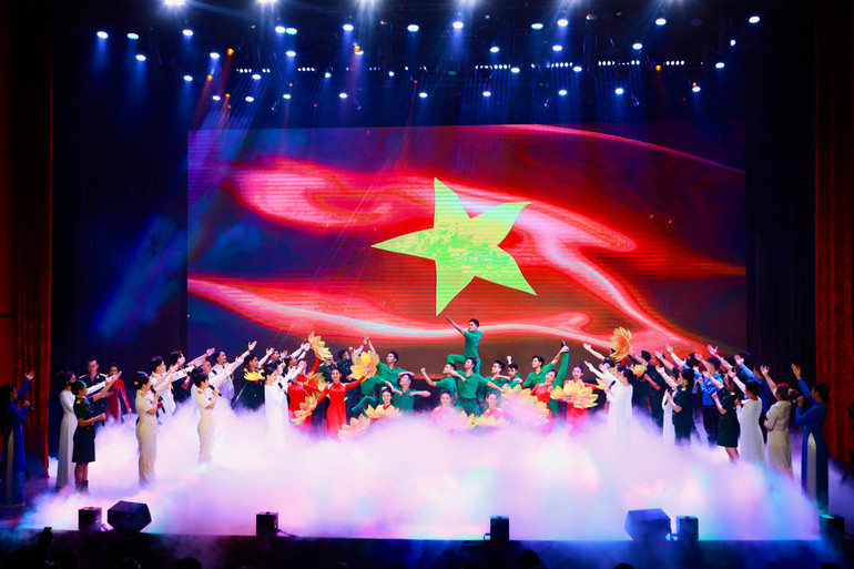 Các tiết mục được dàn dựng công phu, sáng tạo, đã nhận được nhiều tình cảm tốt đẹp, sự đánh giá cao của Ban Tổ chức, Ban Giám khảo, các đơn vị bạn cũng như khán giả Thành phố Hồ Chí Minh. Các tiết mục được dàn dựng công phu, sáng tạo, đã nhận được nhiều tình cảm tốt đẹp, sự đánh giá cao của Ban Tổ chức, Ban Giám khảo, các đơn vị bạn cũng như khán giả Thành phố Hồ Chí Minh.