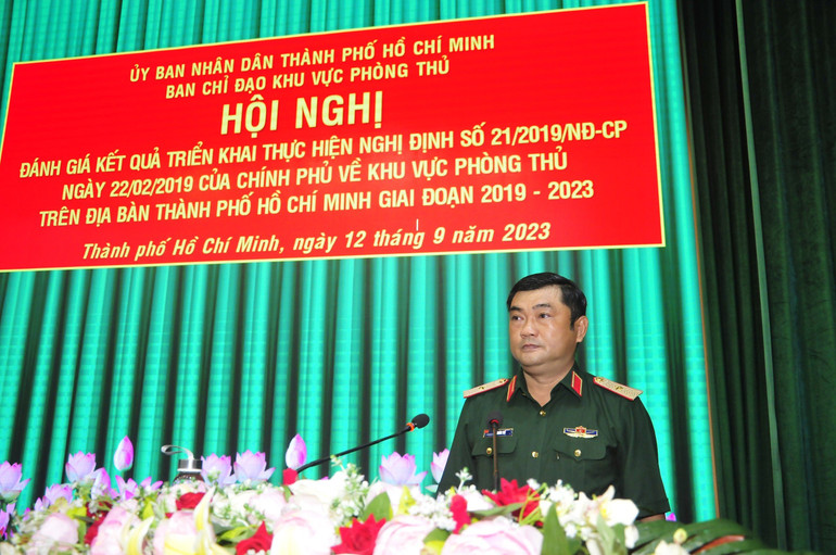 Thiếu tướng Lê Xuân Thế, Phó Tư lệnh Tham mưu trưởng Bộ Tư lệnh Thành phố Hồ Chí Minh báo cáo tại Hội nghị. Thiếu tướng Lê Xuân Thế, Phó Tư lệnh Tham mưu trưởng Bộ Tư lệnh Thành phố Hồ Chí Minh báo cáo tại Hội nghị.