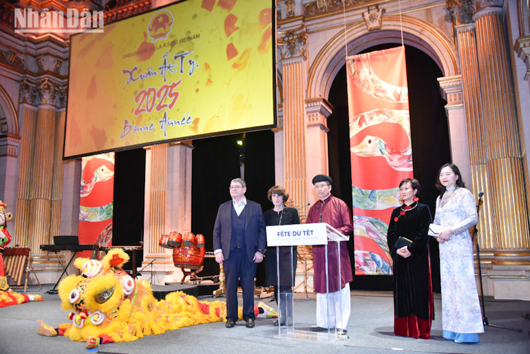 Đại sứ Đinh Toàn Thắng nhấn mạnh 2025 sẽ tiếp tục là năm hứa hẹn cụ thể hóa nhiều chương trình hợp tác đầy triển vọng giữa hai quốc gia. (Ảnh: KHẢI HOÀN)