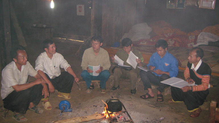 Một buổi tuyên truyền, vận động đồng bào vùng cao bản Háng Đồng C, xã Háng đồng không tái trồng cây thuốc phiện.