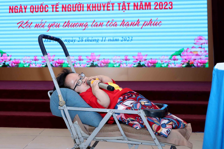 Giám đốc Thương Thương Handmade Nguyễn Thị Thu Thương chia sẻ tại buổi lễ.