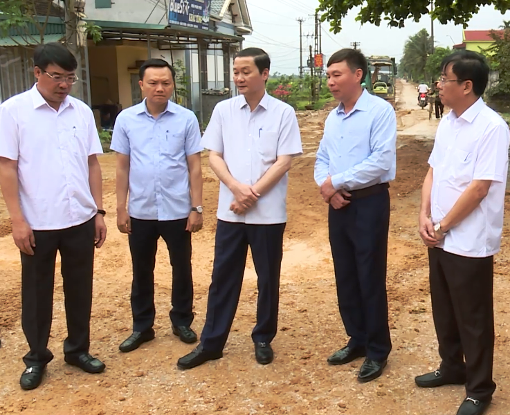 Chủ tịch tỉnh Thanh Hóa nắm bắt tiến độ triển khai dự án đầu tư công ở huyện Quảng Xương, tỉnh Thanh Hóa.