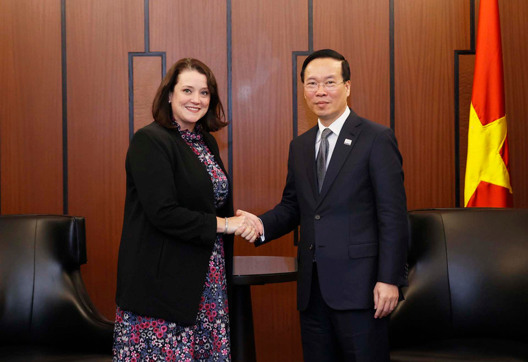 Chủ tịch nước Võ Văn Thưởng tiếp Phó Thị trưởng Los Angeles Erin Bromaghim. (Ảnh: TTXVN) Chủ tịch nước Võ Văn Thưởng tiếp Phó Thị trưởng Los Angeles Erin Bromaghim. (Ảnh: TTXVN)