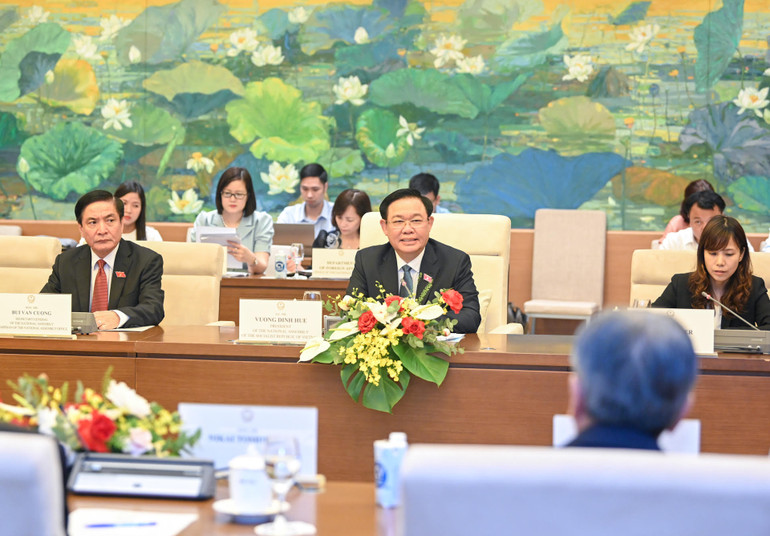 Chủ tịch Quốc hội Vương Đình Huệ phát biểu tại buổi tiếp.