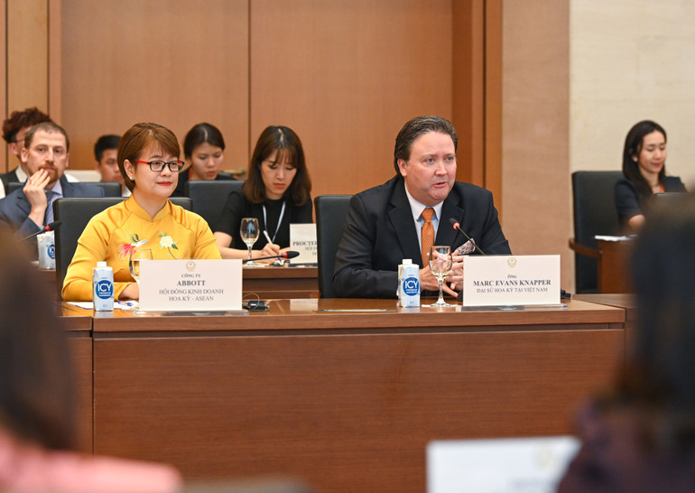 Đại sứ Hoa Kỳ tại Việt Nam Marc Knapper phát biểu tại buổi tiếp. Đại sứ Hoa Kỳ tại Việt Nam Marc Knapper phát biểu tại buổi tiếp.