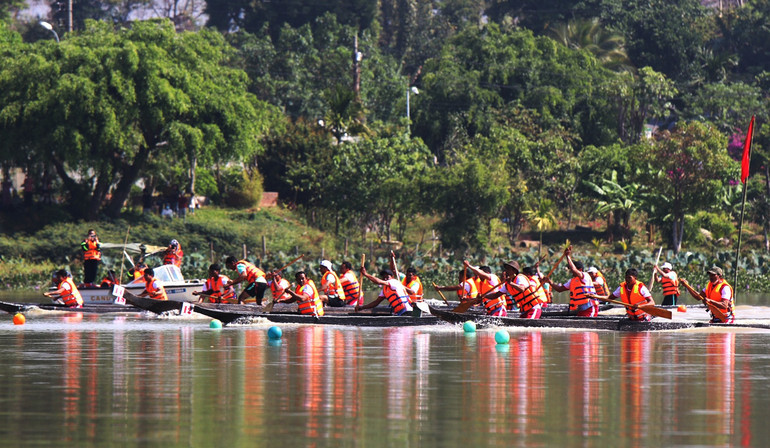 Đua thuyền độc mộc huyện Lắk năm 2023.
