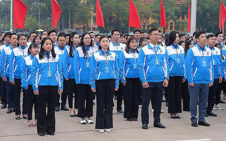 Các đại biểu tham dự buổi lễ.