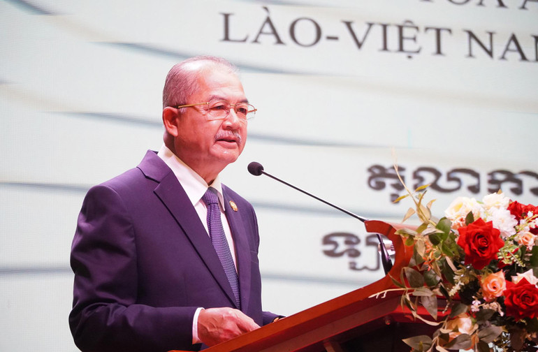 Phó Thủ tướng Lào Kikeo Khaykhamphithoune phát biểu khai mạc Hội nghị. (Ảnh: Quốc Dũng)