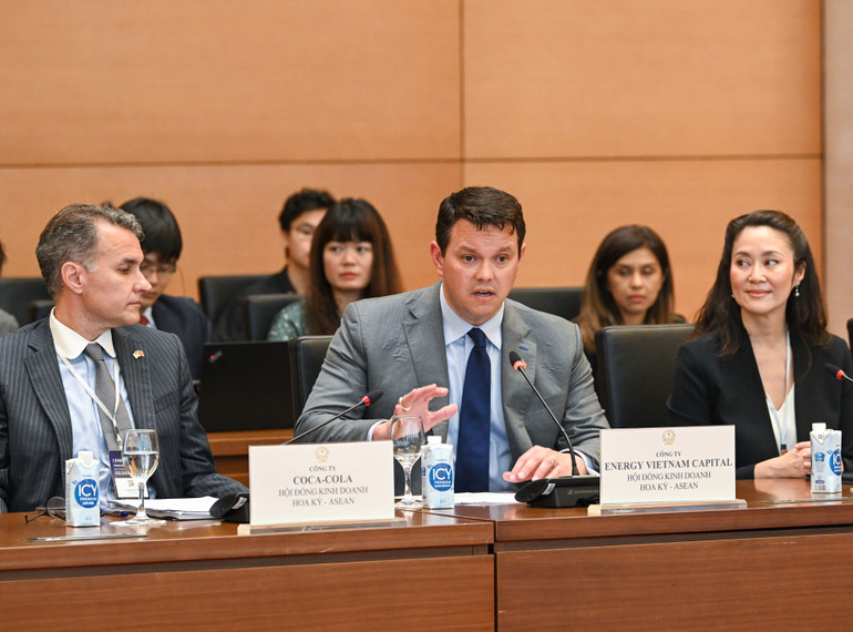Đại diện Công ty ENERGY VIETNAM CAPITAL phát biểu tại buổi tiếp. Đại diện Công ty ENERGY VIETNAM CAPITAL phát biểu tại buổi tiếp.