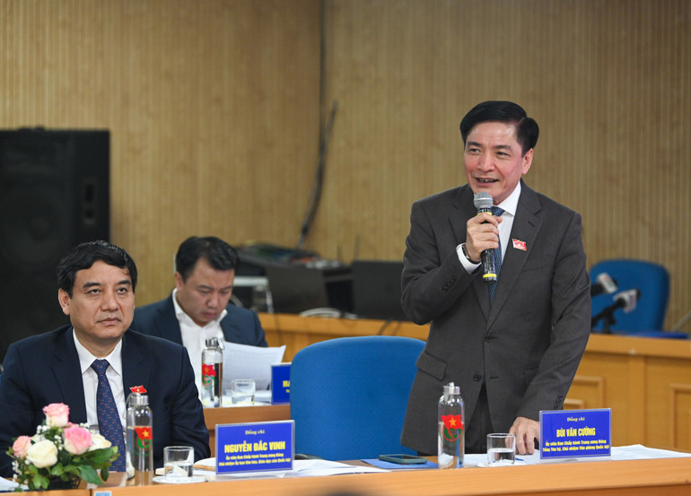 Tổng Thư ký, Chủ nhiệm Văn phòng Quốc hội Bùi Văn Cường phát biểu tại buổi làm việc