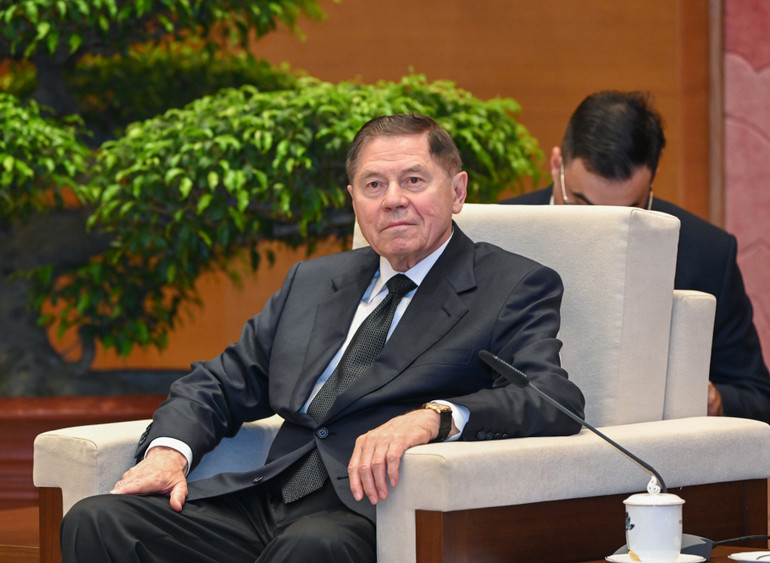 Chánh án Lebedev Vyacheslav Mikhailovich phát biểu tại buổi tiếp. Chánh án Lebedev Vyacheslav Mikhailovich phát biểu tại buổi tiếp.