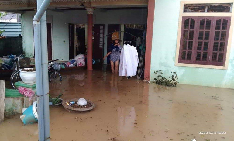 Người dân bắt đầu ứng phó với trận lũ lụt đầu tiên trong năm nay.