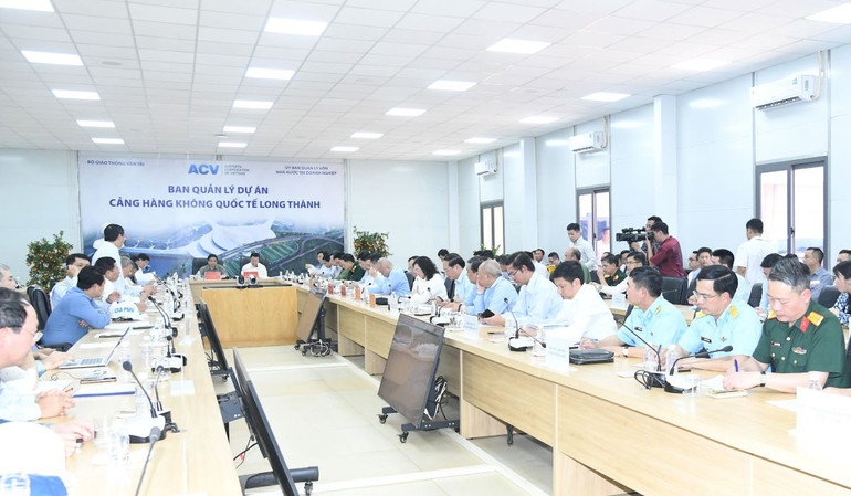 Quang cảnh cuộc họp.