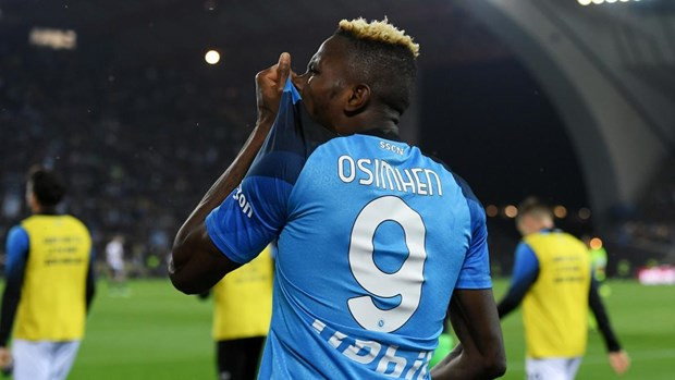 Victor Osimhen ghi bàn quan trọng giúp Napoli lên ngôi. (Nguồn: Getty Images)