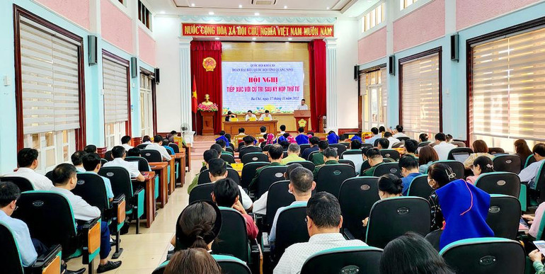 Quang cảnh buổi tiếp xúc cử tri của đại biểu Quốc hội tỉnh Quảng Ninh Nguyễn Xuân Thắng tại huyện Ba Chẽ.