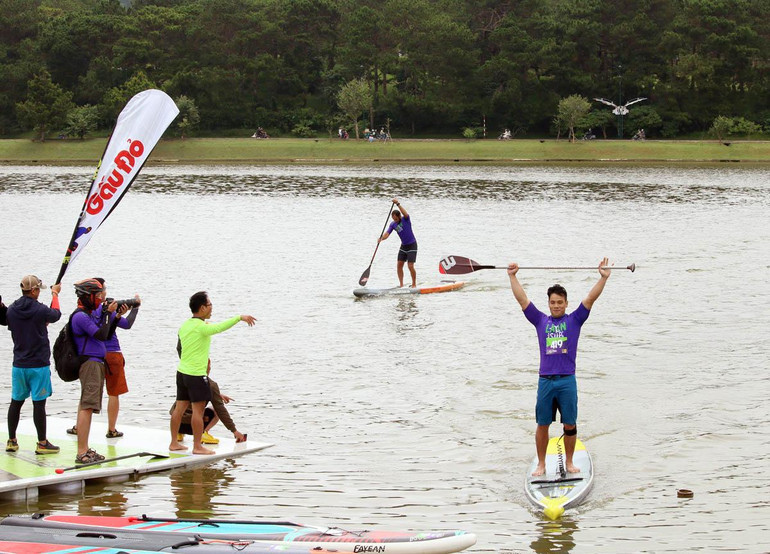 Vận động viên đoạt giải nhất cự ly 300m nam. Vận động viên đoạt giải nhất cự ly 300m nam.