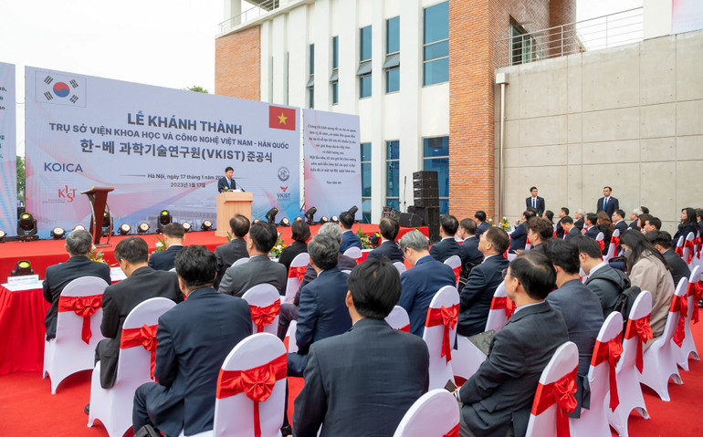 Quang cảnh lễ khánh thành trụ sở của VKIST.