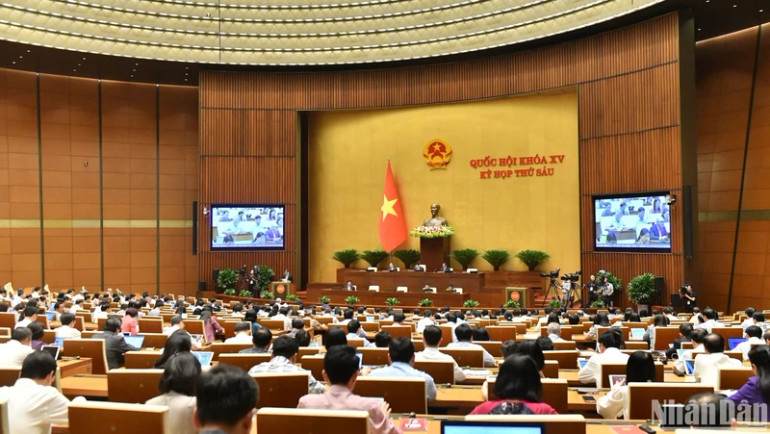 Chủ tịch Quốc hội Vương Đình Huệ điều hành nội dung lấy phiếu tín nhiệm chiều 24/10. (Ảnh: ĐĂNG KHOA)