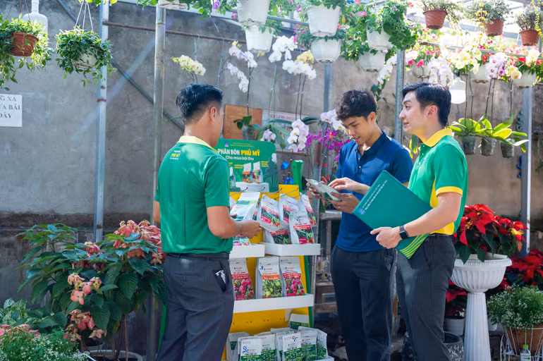 Năm 2022 PVFCCo cho ra mắt dòng sản phẩm phân bón chuyên dùng cho nông nghiệp đô thị. Năm 2022 PVFCCo cho ra mắt dòng sản phẩm phân bón chuyên dùng cho nông nghiệp đô thị.