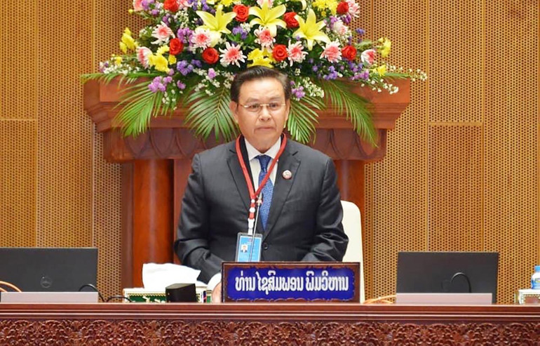 Chủ tịch Quốc hội Lào Xaysomphone Phomvihane phát biểu khai mạc kỳ họp. (Ảnh: Pasaxon)