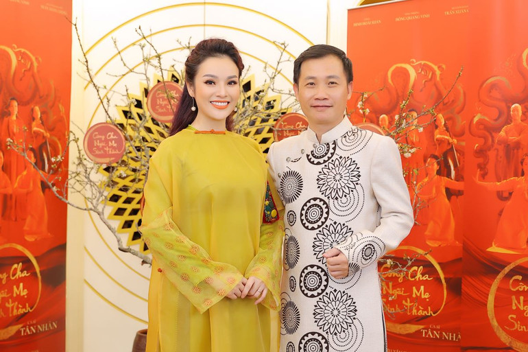 NSƯT Tân Nhàn và NS Nguyễn Quang Long.