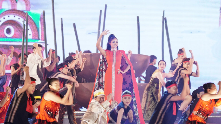 Hoa hậu H’Hen Niê, đại sứ truyền thông Lễ hội Cà-phê Buôn Ma Thuột lần thứ 8 năm 2023 tại lễ khai mạc.