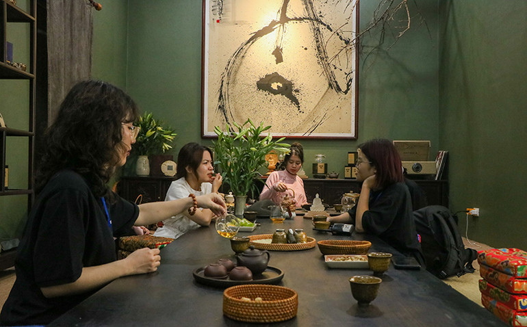 Trải nghiệm trà Việt. Trải nghiệm trà Việt.