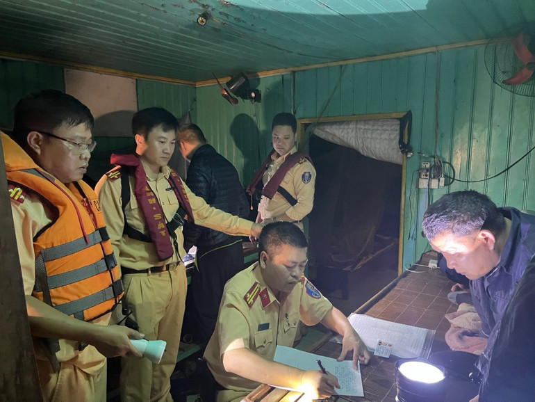 Thuỷ đoàn I tiến hành lập biên bản sự việc.