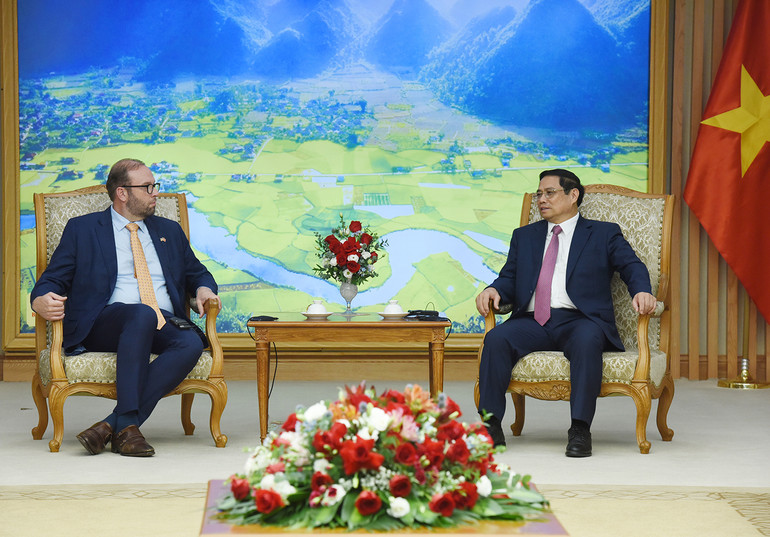 Thủ tướng Phạm Minh Chính tiếp Chủ tịch Ủy ban Thuế vụ Hạ viện Hoa Kỳ Jason Smith.